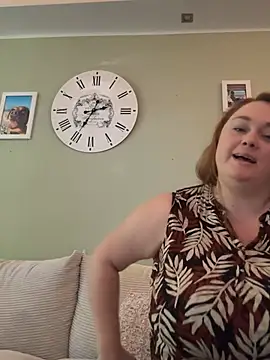 Curvyloveandhim online show from July 9, 2026, 12:42 pm