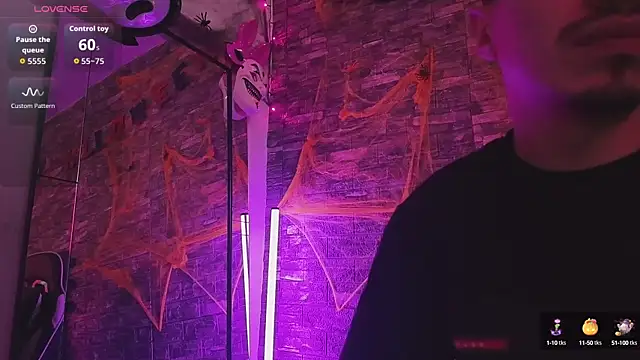 HotCouple 697 online show from October 19, 2025, 9:04 pm