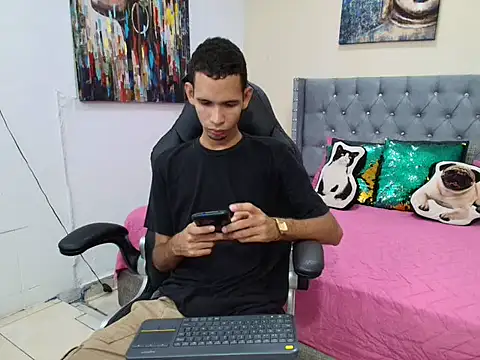 tonny 23cm  online show from October 16, 2025, 5:47 pm
