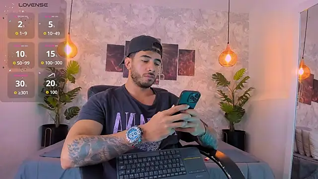 Snapshot of Nate_franco chatting on December 23, 2025, 4:43 am Nate franco online show from December 23, 2025, 4:43 am