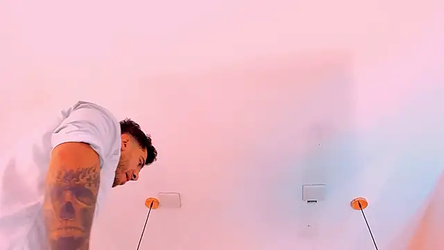 Snapshot of Nate_franco chatting on February 19, 2026, 4:30 am Nate franco online show from February 19, 2026, 4:30 am