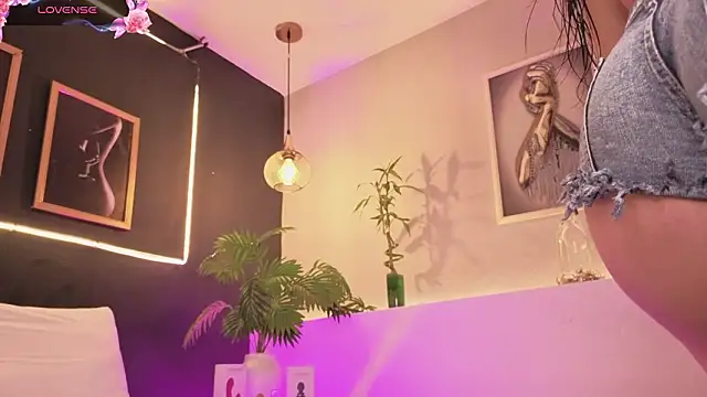 Snapshot of samanthaevanss1 chatting on February 10, 2026, 1:32 am samanthaevanss1 online show from February 10, 2026, 1:32 am