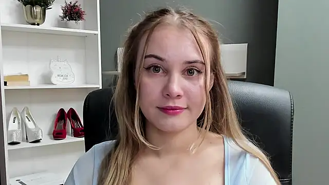 kitty valeria online show from December 18, 2025, 10:16 pm