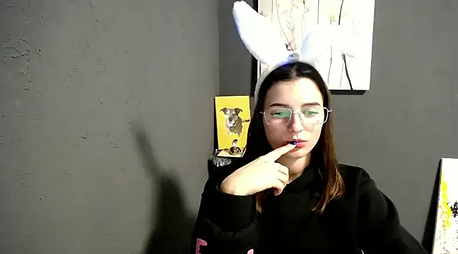 lady olivia  online show from December 9, 2024, 4:26 pm