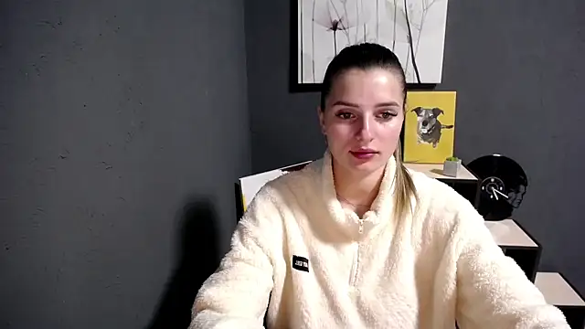 lady olivia  online show from November 8, 2025, 1:33 pm