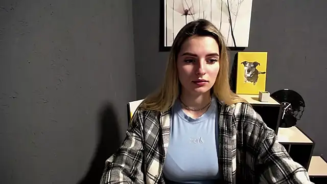 lady olivia  online show from March 23, 2026, 2:43 pm