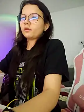 Snapshot of azumiichan chatting on October 24, 2025, 11:56 pm azumiichan online show from October 24, 2025, 11:56 pm