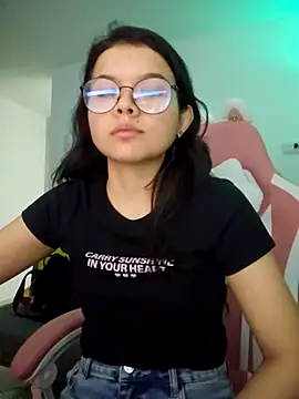 Snapshot of azumiichan chatting on November 22, 2025, 2:21 am azumiichan online show from November 22, 2025, 2:21 am