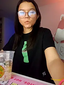 Snapshot of azumiichan chatting on November 26, 2025, 12:11 am azumiichan online show from November 26, 2025, 12:11 am