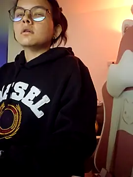 Snapshot of azumiichan chatting on November 28, 2025, 12:13 am azumiichan online show from November 28, 2025, 12:13 am