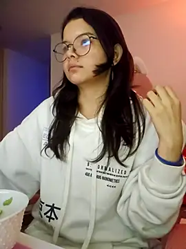 Snapshot of azumiichan chatting on December 2, 2025, 12:16 am azumiichan online show from December 2, 2025, 12:16 am