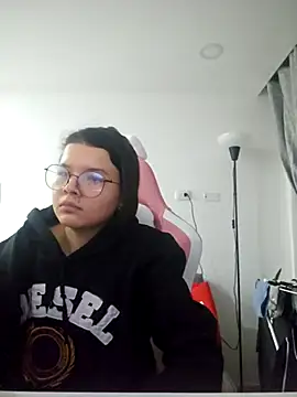 Snapshot of azumiichan chatting on December 4, 2025, 1:48 am azumiichan online show from December 4, 2025, 1:48 am