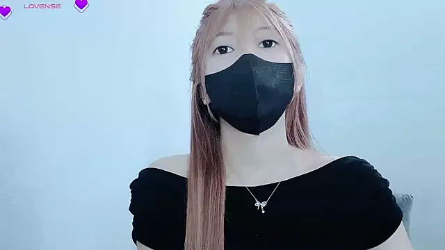 tanhxiu online show from February 14, 2025, 1:51 pm