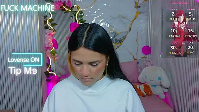 Snapshot of Chiara_tay chatting on June 10, 2026, 7:35 pm Chiara tay online show from June 10, 2026, 7:35 pm