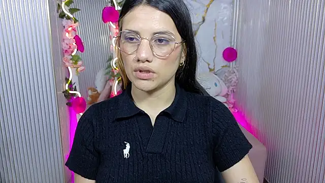 Snapshot of Chiara_tay chatting on June 12, 2026, 7:13 pm Chiara tay online show from June 12, 2026, 7:13 pm