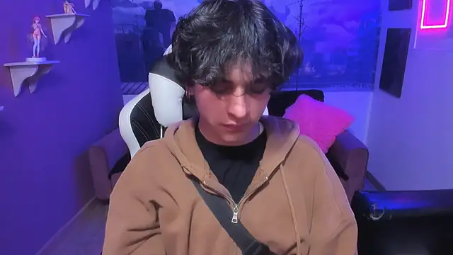 Luke Howland online show from December 17, 2024, 3:39 am