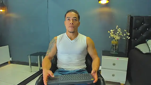 Snapshot of Bryson_Collins_ chatting on February 19, 2025, 11:17 am Bryson Collins online show from February 19, 2025, 11:17 am