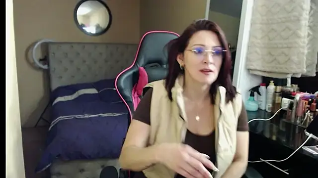 Carol Scottt online show from November 11, 2025, 5:07 am