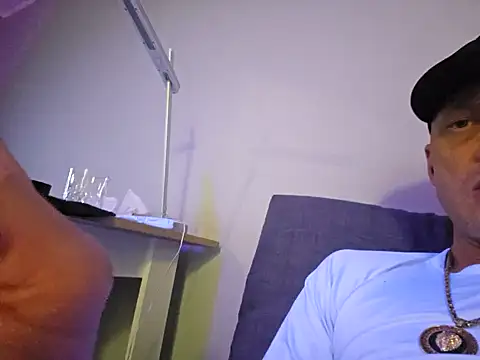 Snapshot of McdyllanXX chatting on February 8, 2025, 2:15 am McdyllanXX online show from February 8, 2025, 2:15 am