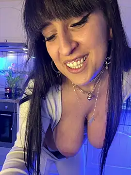 Snapshot of CarolaDrago chatting on February 17, 2025, 8:41 am CarolaDrago online show from February 17, 2025, 8:41 am