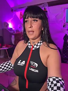 Snapshot of CarolaDrago chatting on October 24, 2025, 4:36 pm CarolaDrago online show from October 24, 2025, 4:36 pm