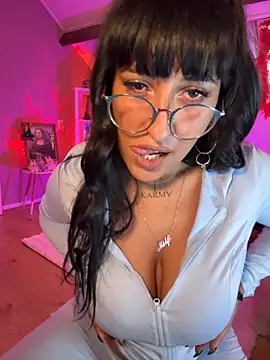 Snapshot of CarolaDrago chatting on November 24, 2025, 8:14 am CarolaDrago online show from November 24, 2025, 8:14 am