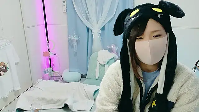 Snapshot of MEI--55 chatting on October 31, 2025, 9:21 am MEI--55 online show from October 31, 2025, 9:21 am