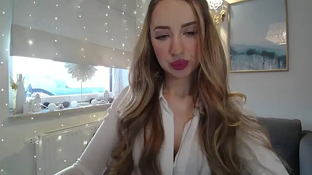 Snapshot of JulietteDiamond chatting on December 16, 2025, 7:24 am JulietteDiamond online show from December 16, 2025, 7:24 am