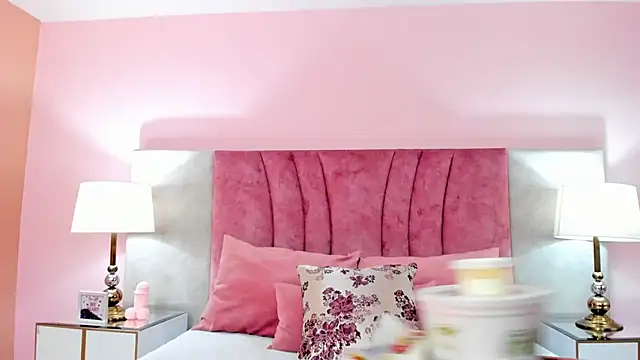 SophiaLaurens online show from February 3, 2025, 7:31 pm