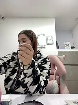 SophiaLaurens online show from February 27, 2025, 3:37 pm