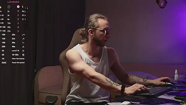 Snapshot of pleasure8869 chatting on January 7, 2025, 2:31 am pleasure8869 online show from January 7, 2025, 2:31 am