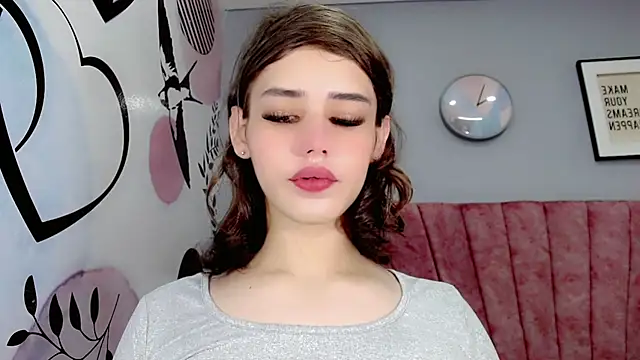 ValeriaAguilar online show from December 8, 2024, 3:13 pm