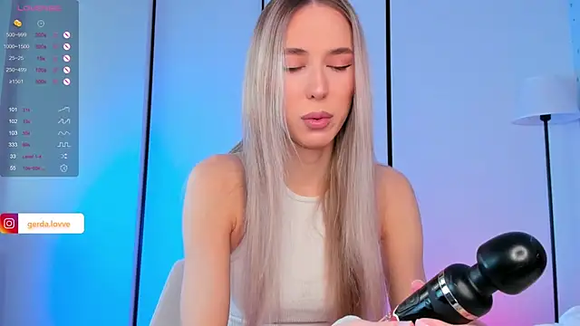 Snapshot of heidas_dream chatting on February 28, 2025, 6:10 am heidas dream online show from February 28, 2025, 6:10 am