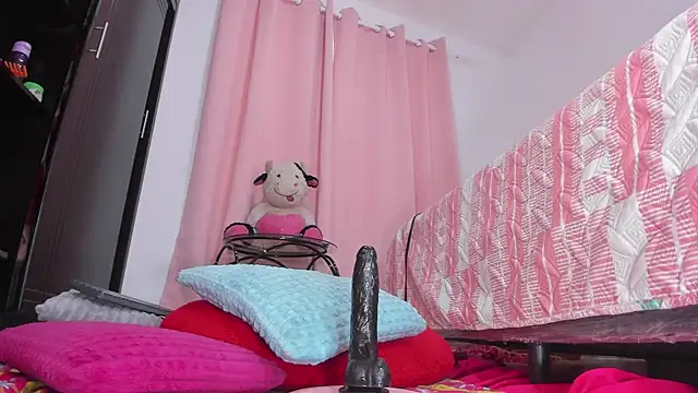 msschloee  online show from February 18, 2025, 10:25 pm