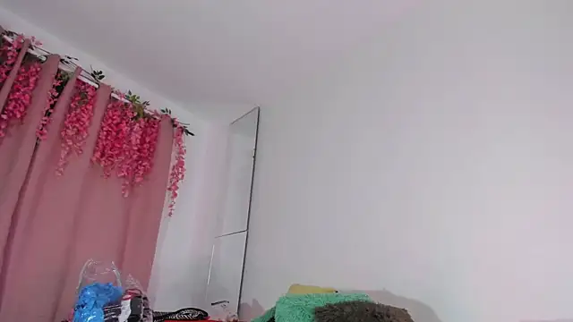 msschloee  online show from November 14, 2025, 11:35 pm