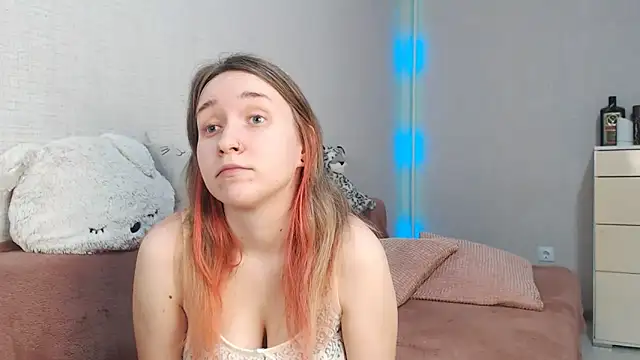 lovely hayley online show from March 14, 2026, 9:20 pm