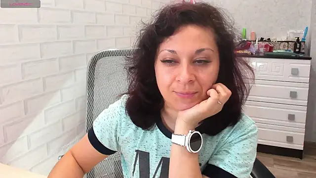 TeasyLana online show from May 7, 2026, 4:29 am