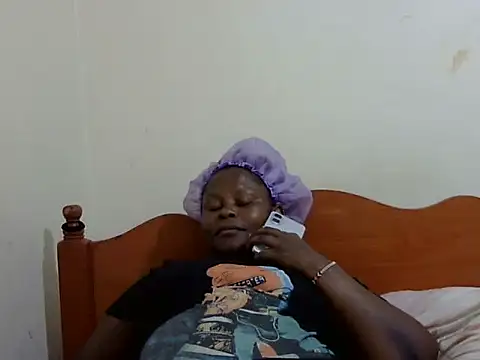 Pretty lilly02 online show from October 19, 2025, 1:01 pm