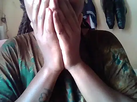 Queen loveer online show from October 11, 2025, 6:56 am