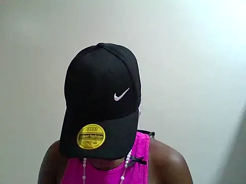 Snapshot of Queen_loveer chatting on February 8, 2026, 7:28 pm Queen loveer online show from February 8, 2026, 7:28 pm