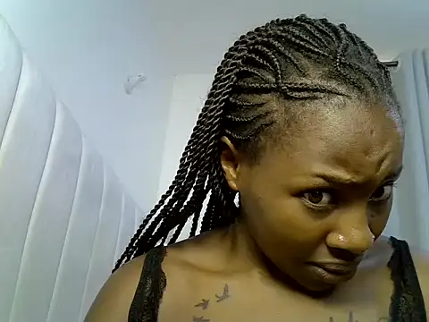 Snapshot of Queen_loveer chatting on March 20, 2026, 10:42 am Queen loveer online show from March 20, 2026, 10:42 am