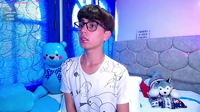 OwenBluee online show from December 11, 2024, 9:23 pm