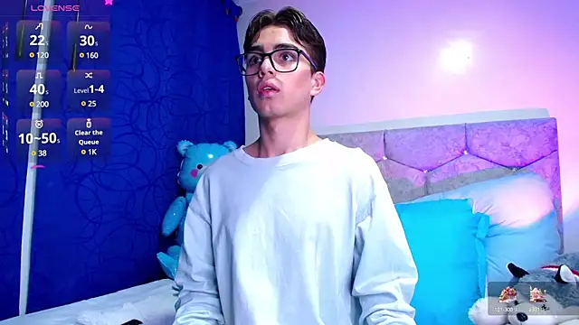 OwenBluee online show from February 1, 2025, 3:41 am