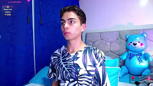 OwenBluee online show from February 3, 2025, 4:57 am