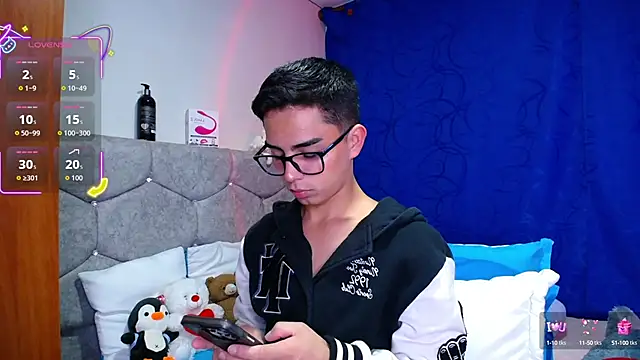 OwenBluee online show from September 14, 2025, 9:25 pm