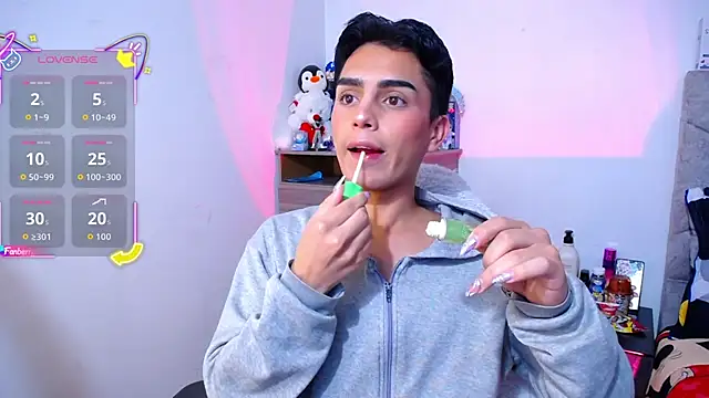 OwenBluee online show from November 25, 2025, 5:29 am