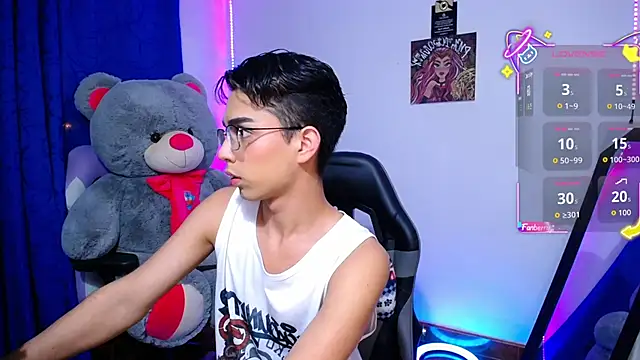 Snapshot of OwenBluee chatting on June 20, 2026, 6:38 am OwenBluee online show from June 20, 2026, 6:38 am