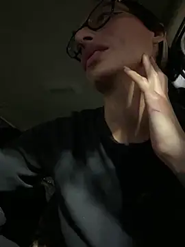 myloveforyouu online show from November 9, 2025, 12:42 am