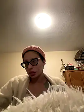 myloveforyouu online show from December 15, 2025, 7:12 am