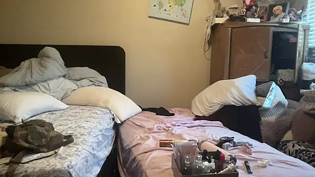 myloveforyouu online show from April 15, 2026, 12:34 pm